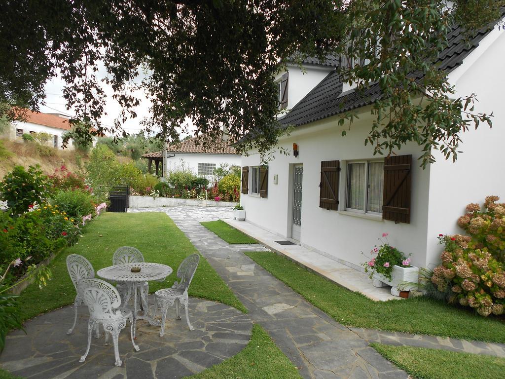 Casa Da Costureira Guest House Olival ภายนอก รูปภาพ
